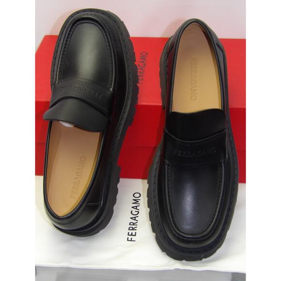 NIB FERRAGAMO BLACK LEATHER FERGAL LUG SOLE LOGO LOAFERS 11 D ITALY main image 5